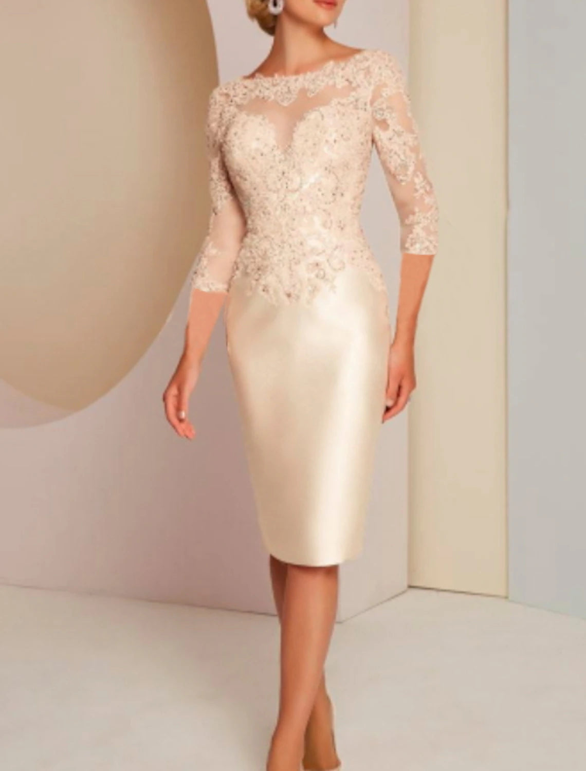 Vestido de Madre de la Novia con Corte Vaina/Columna para Invitadas de Boda Elegante Cuello Joya Largo a la Rodilla Charmeuse Manga 3/4 con Apliques